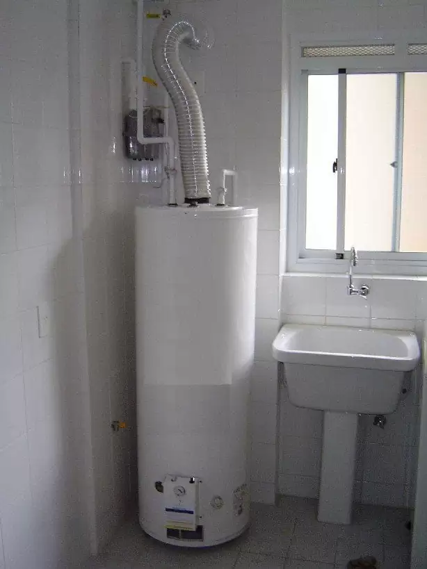 O boiler a gás deve ser instalado em local com ventilação.